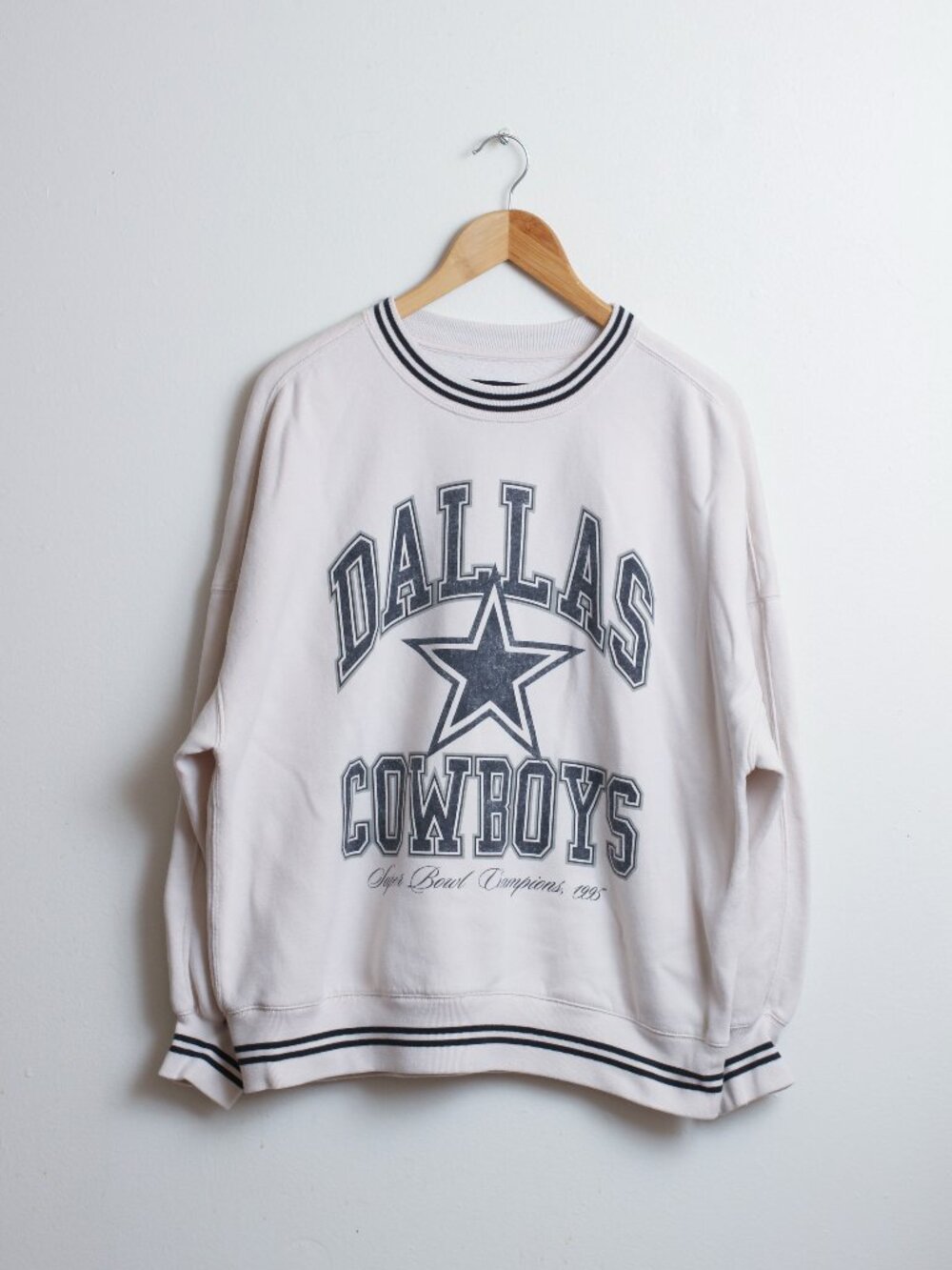 Abercrombie Dallas Cowboys Sunday Crew Oversized Sweatshirt Small Cream NFL